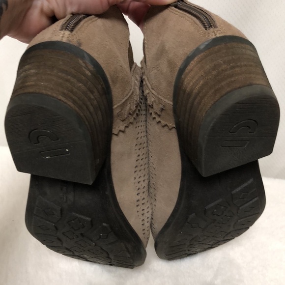 Earth Women’s Peak Perry Suede Booties - Picture 7 of 13